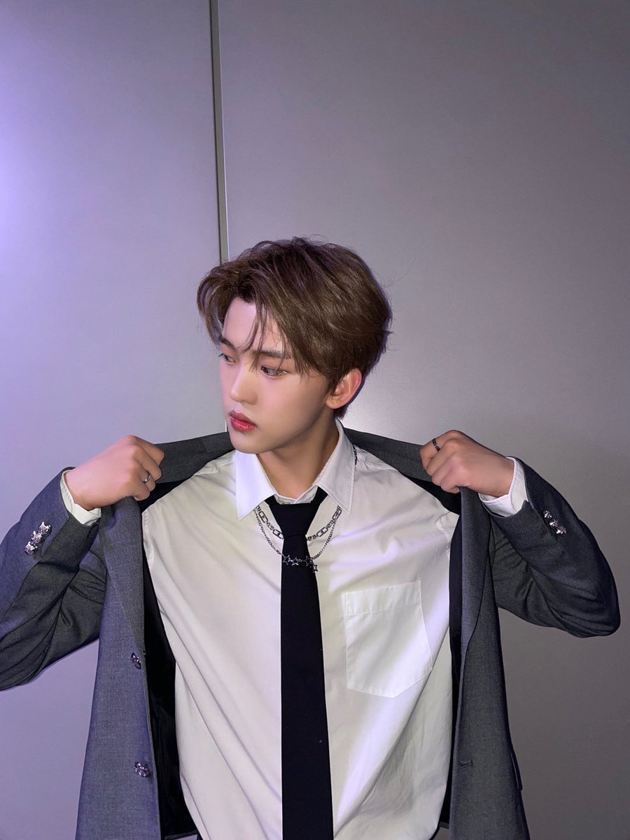 LUN8_members's tweet photo. [#도현]
오늘 스페셜 스테이지 잘 보셨나요? 
오늘 하루 정말 행복했어요
좋은 밤 되세요!🎱 

#루네이트 #LUN8 https://t.co/JM4baUWapQ