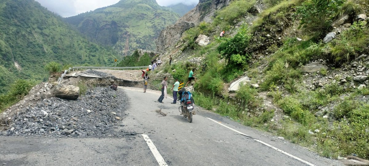 Sakshi01867719's tweet photo. We are stuck on the roads of Uttarakhand (between joshimath to Pipalkoti) since 24 hrs. The road is broken, there are no workers working to build the roads, People are starving, there is no place to stay. @PMOIndia Please help all the people reach Haridwar Safely soon. https://t.co/XhOPP3m8ij