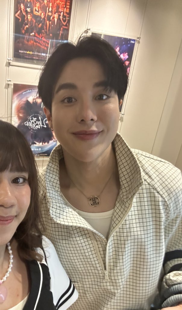 shashalattee's tweet image. Bumped into a chief @arm_wc
regretted not taking any pict with him during the Laneige event but then i met him again!!! 🫶🏻I love him sm sm😭😭!!!!
Looking forward for your next fashion collection🫣✨ #armwc ##armweerayut