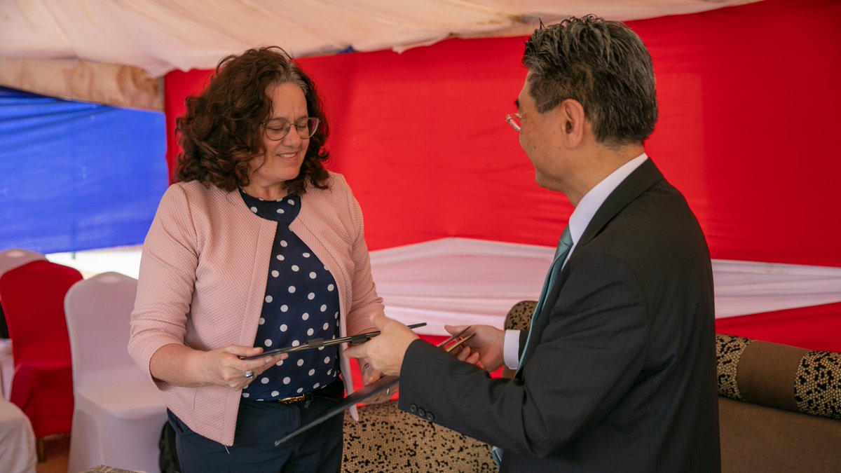 📍Juba, #SouthSudan

WFP signs an agreement with the Government of Japan 🇯🇵 for a contribution of more than US$ 3.75 million.

The contribution will be used to provide life-saving emergency food assistance and School Meals in the most food insecure parts of the country.