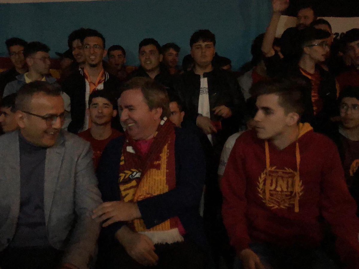 Bizlerin en büyük destekçisi,hiç unutulmayacak günlerin gururu.  

Emeklerin için teşekkür ederiz Sayın Valimiz.
<a href="/drhamzaydogdu/">Hamza Aydoğdu</a>