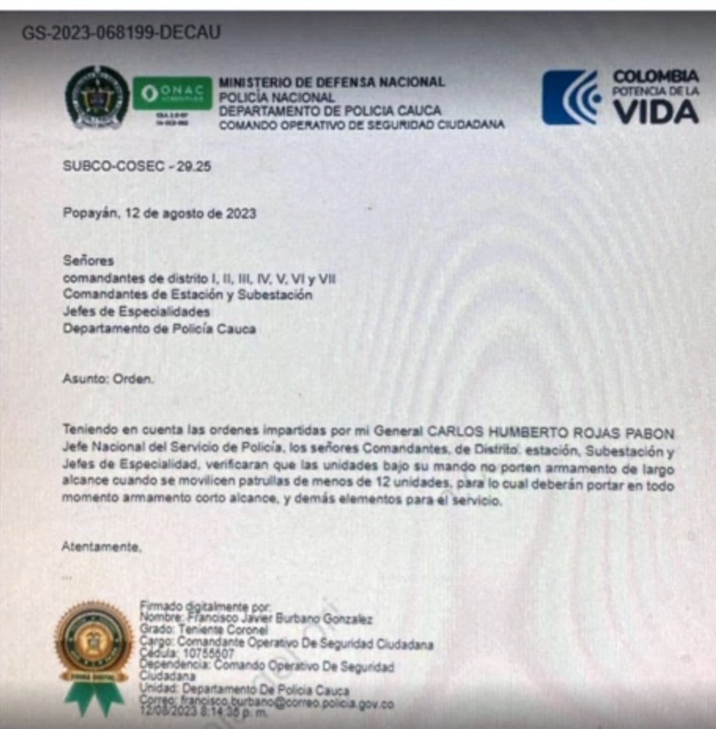 MariaFdaCabal's tweet photo. ¿Esto es real? ¿Están ordenando que hombres de la Policía no usen armas largas para defenderse? ¿Es que no se dan cuenta cómo los masacran día a día? https://t.co/3p7p7D3ydq