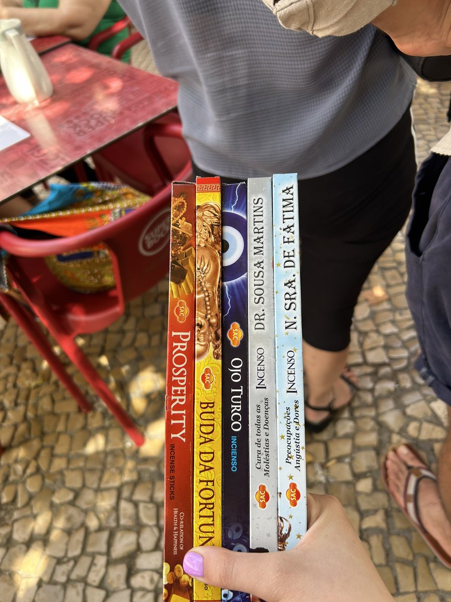 lachattedeparis's tweet image. Akşama toplu meditasyon 🧘‍♀️ bu akşam Nirvana'ya ulaşmam lazım #meditation #lisboa2023 #caparica