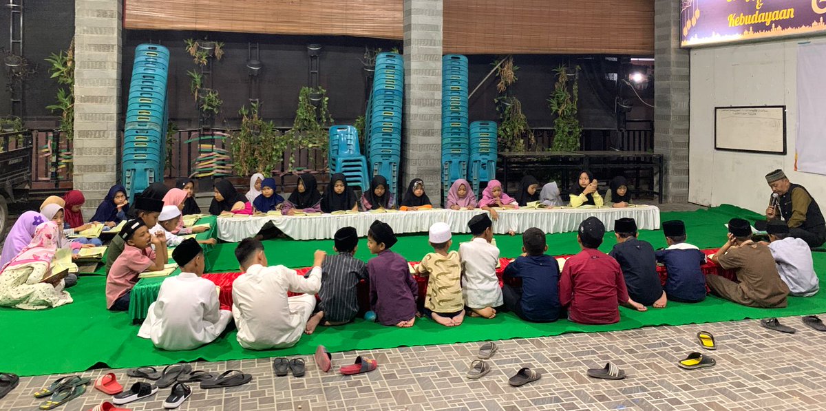RidhaBinAnwar's tweet photo. Salah satu manfaat dana desa yang dirasakan oleh masyarakat desa kampung ateuk pahlawan adalah kegiatan belajar seni Tilawah Alquran anak-anak sebagai pembinaan kemampuan anak-anak menghadapi era globalisasi yang akan datang 
#DesaMelaju
#GusIminPKBsatu
@cakimiNOW @DPP_PKB https://t.co/MGuI3537hb