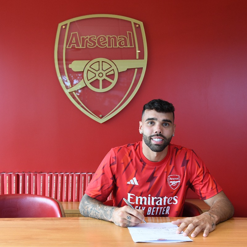 Arsenal's tweet photo. Welcome to The Arsenal, David Raya ❤️