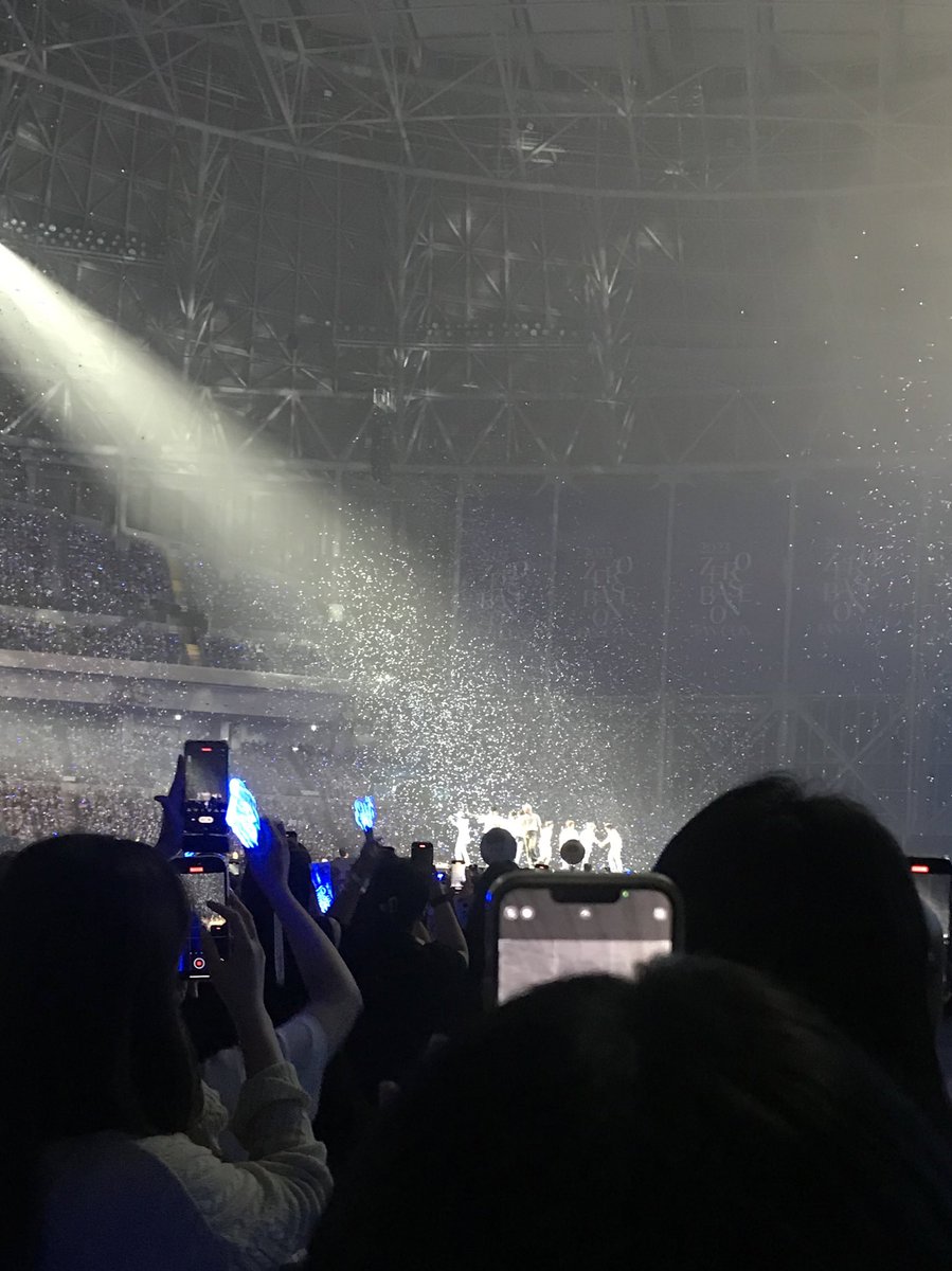 내 고양이 첫 콘서트 성공적으로 마친거 축하해!!!!!