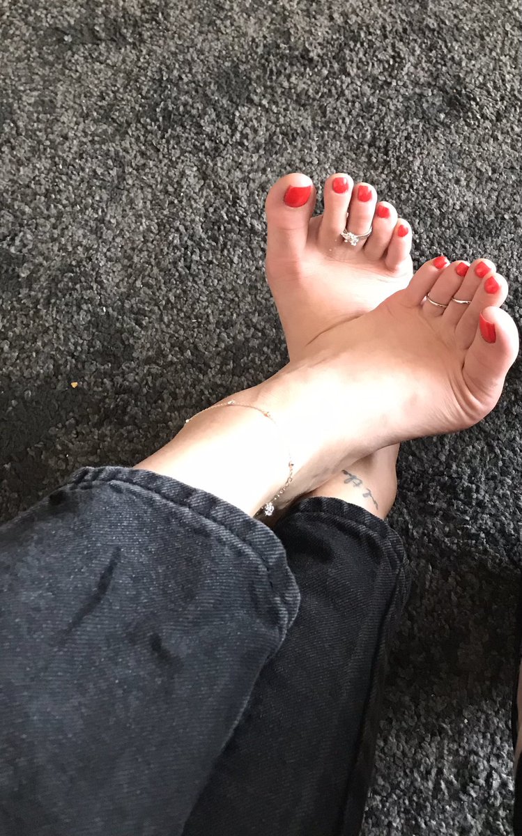 تحت رجلي وتنزل يا كلبي🔪
جاهز تعيش خدام تحت رجل #الملكة_سلمى 🔞
ريتويت ولايك وتعالا خاص 🔥💋

#نسوانجي
#رتويت_للتفاعل_والاستمرار
#معصيتي__راحتي
#معصيتي__راحتي
#ريتوووووويت 
#دفيع_جاد 
#دفيع
#دياثة
#سادية
#كلب
#الملكة_سلمى
#عمه_الكلاب 
#ستك
#تحرر