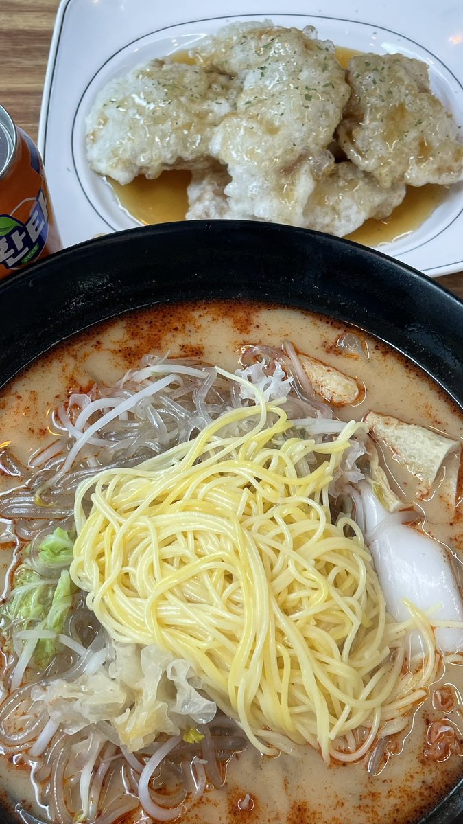 _idyllic3's tweet photo. 복숭아탕후루

으으…………... 덜 굳어서 시럽 다 녹아서 손이 끈적끈적 🫠 https://t.co/MQwkhZzTKs
