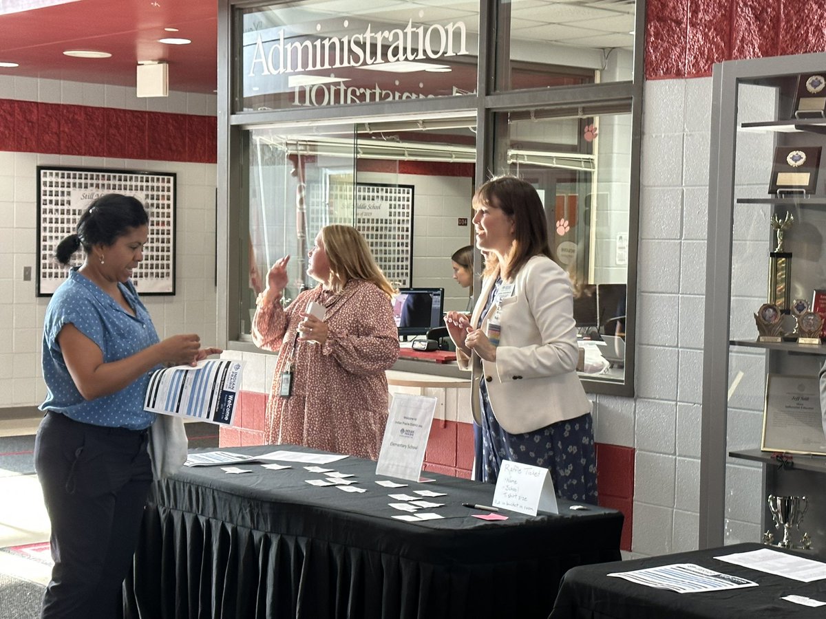 We are moments away from formally welcoming over 140 NEW teachers to our New Teacher Induction <a href="/ipsd204/">Indian Prairie 204</a> 
<a href="/CandyMichelli/">Candy Michelli</a> <a href="/3gratiae/">Carey</a>