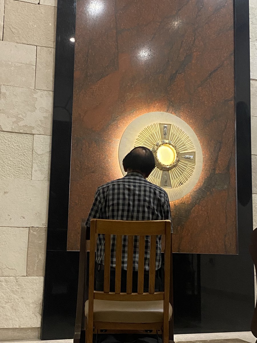 Que irónico no? Jesús se volvió mi debilidad, pero en esa vulnerabilidad también se volvió mi fortaleza, mi todo, quien me mantiene de pie ante la vida y los retos del día a día.
Aquí esta Él y te ama.