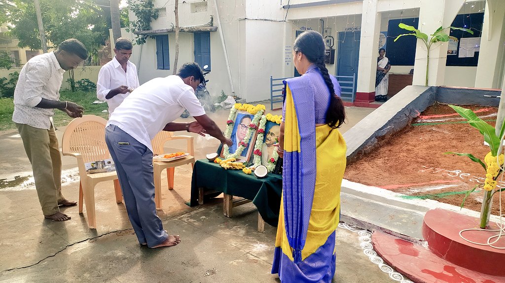 TPMalavalli's tweet photo. ಮಂಡ್ಯ ಜಿಲ್ಲೆಯ ಮಳವಳ್ಳಿ ತಾಲ್ಲೂಕಿನ ತಾಲ್ಲೂಕು ಪಂಚಾಯತ್ ಆವರಣದಲ್ಲಿ 77ನೇ ಸ್ವಾತಂತ್ರ್ಯ ದಿನಾಚರಣೆ  ಆಚರಿಸಲಾಯಿತು. ಕಾರ್ಯನಿರ್ವಾಹಕ ಅಧಿಕಾರಿಗಳಾದ ಮಮತ.ಎಲ್ ಅವರು ಧ್ವಜಾರೋಹಣ ನೆರವೇರಿಸಿ. ಸ್ವಾತಂತ್ರ್ಯ ದಿನಾಚರಣೆ ಕುರಿತು ಮಾತನಾಡಿದರು. ನಂತರ "ಪಂಚ ಪ್ರಾಣ ಶಪಥ" ಪ್ರತಿಜ್ಞೆ ವಿಧಿ ಬೋಧಿಸಲಾಯಿತು.@MgnregsK @ZP_Mandya https://t.co/LzmI5HpnES