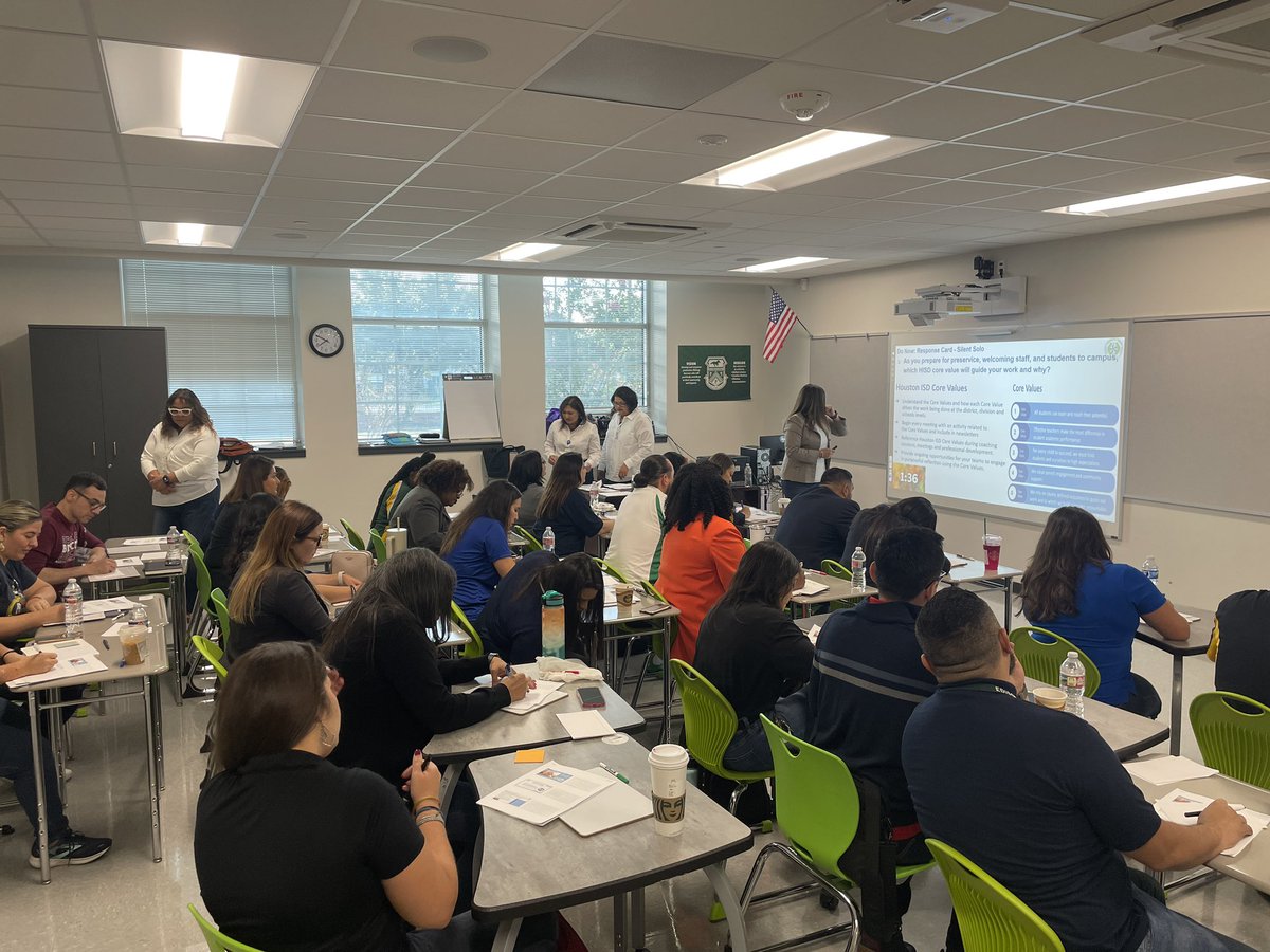 raywinkler71's tweet photo. Amazing principals working together to make a positive impact on student learning ! #HISDPROUD @HISDCentral @Dr_JDavila @HISD_Central @learngrowDC @DrLMartinezHISD #dreamteam https://t.co/nWHbca3HHg