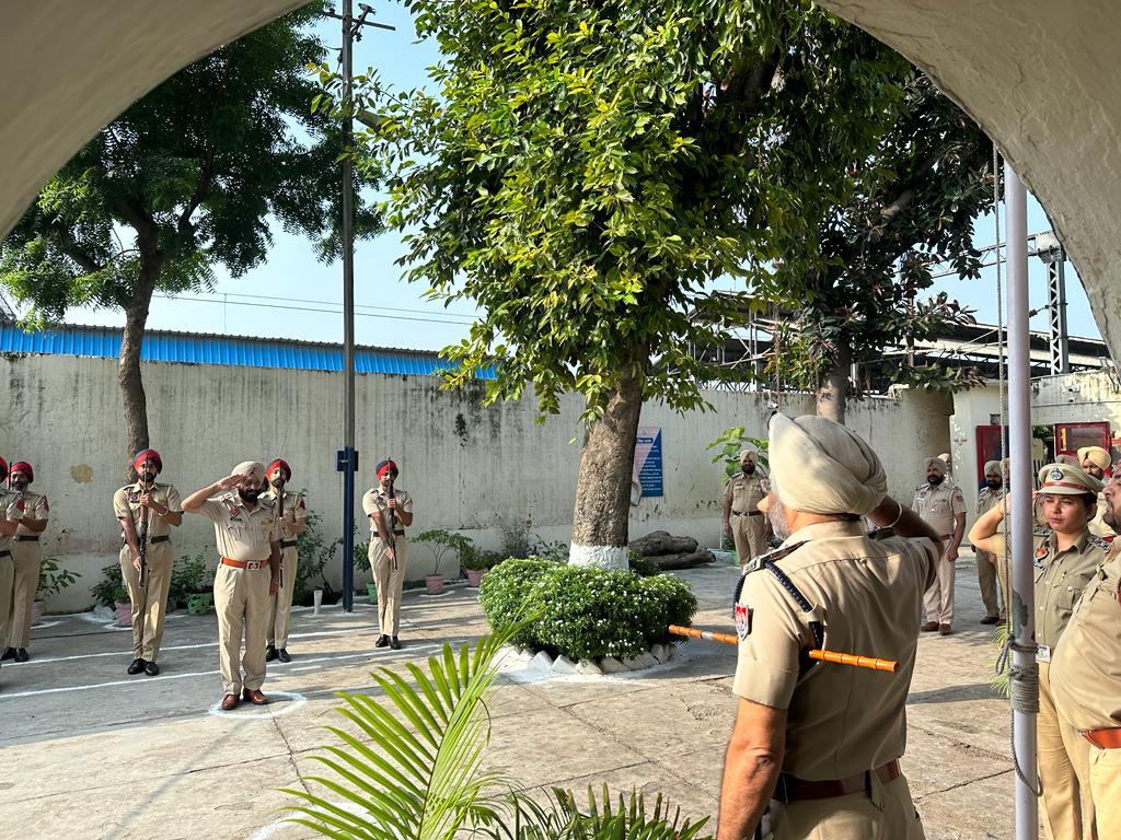 grp_punjab's tweet image. Today on 15.08 2023 Independence Day General parade is conducted and National Flag is hoisted at Police Station GRP Jalandhar, GRP Headquarters, Patiala and Amritsar
.
.
#independenceday2023 #generalparade #nationalflaghoisting #jalandharpolice #proudtobeanindian #grp #grppolice
