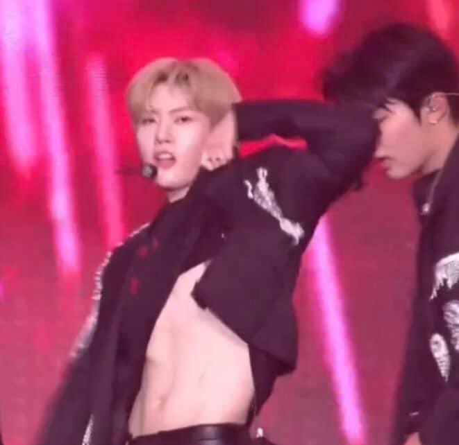 baonhu13062006's tweet photo. Let’s go Matthew !!!
OUR SUNSHINE AT FANCON
#Matthew_InBloom #SEOKMATTHEW 
#석매튜 https://t.co/ZhrTf6cYBI