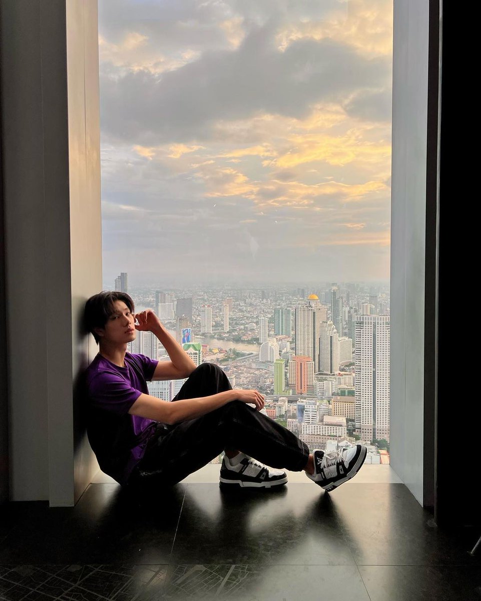 PondPhuwin_USA's tweet photo. ♡ ᴘʜᴜᴡɪɴ ɪɴsᴛᴀɢʀᴀᴍ ᴜᴘᴅᴀᴛᴇ ♡

⏤͟͟͞͞  thunder 🌈 

the view looks very stunning just like our winnie shown in the pictures!!!🤗💛

♡ ᴛᴀɢs ♡
@phuwintang #phuwintang #ปอนด์ภูวินทร์ https://t.co/pVQjquYFgt