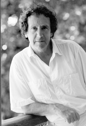 phmellet's tweet photo. Triste d’apprendre le décès de #KennethWhite inventeur génial et érudit de la géopoétique rencontré en 2004 à #Charleville lors de l’année #Rimbaud Établi en Bretagne, ses mots nous appelaient à voyager. A vivre et à faire fi des vents contraires. Merci ! https://t.co/kJ4s8QA7pr