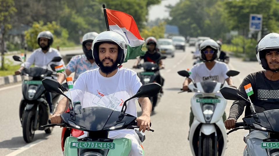 atherenergy's tweet image. Shoutout to the #Ather community who explore the length and breadth of this country every single day.
#independenceday #communityride