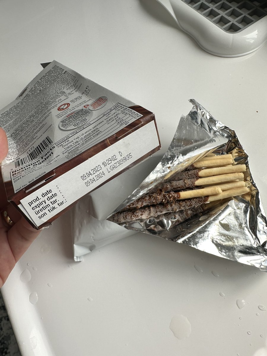 Hamile hamile bi keyif yapayım dedim. Ambalajı açıp, içine bakmadan ısırık aldım içine baktım şok😳 Allahtan yutmamıştım.. Tarihi de geçmemiş oysaki? <a href="/MyBiscolata/">Biscolata</a> <a href="/SolenKurumsal/">Şölen</a>