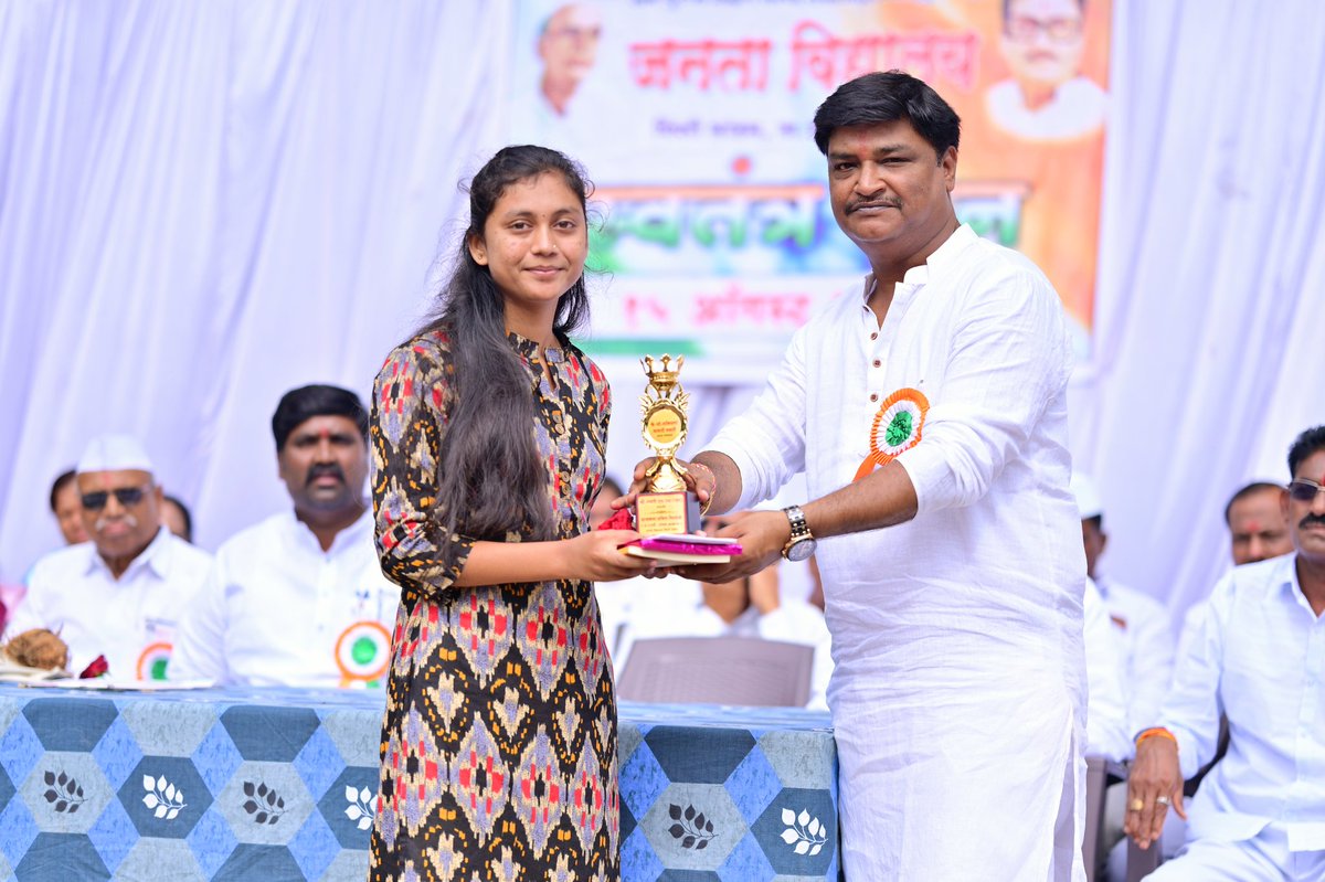 sena_rastr2601's tweet photo. Some memories of hosting the flag at school and distributing awards to children and contributing a little to the environment by planting saplings. https://t.co/36mkt55P1U