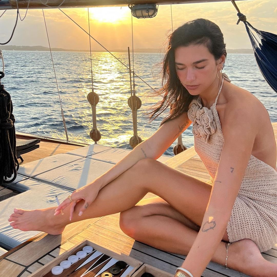 DUA LIPA tweet media