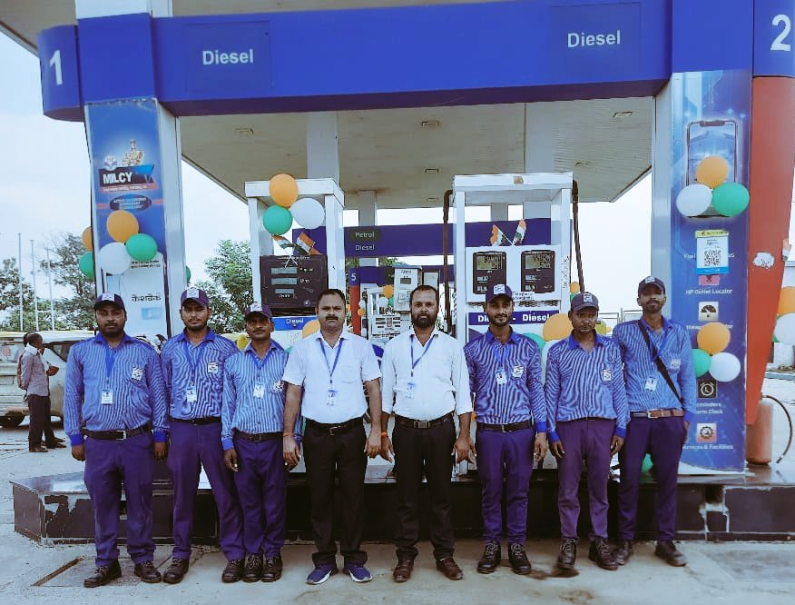 MeraHPCL_GKPRO's tweet photo. 77th Independence Day Celebration at Gorakhpur Region- Retail.... Bharat Mata Ki Jai and Jai Hind!!!! https://t.co/D6vAKkpIqm