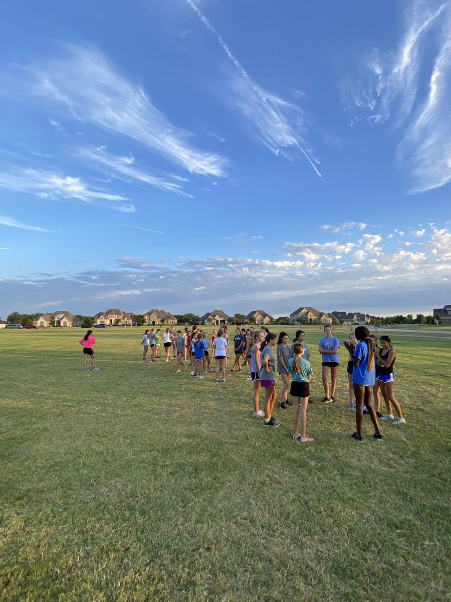 CrossSunnyvale's tweet photo. Sprint work to end the summer! Itβs a great day to be a Raider! #noexcuses #buildingthemachine https://t.co/uWhqoZKzCH