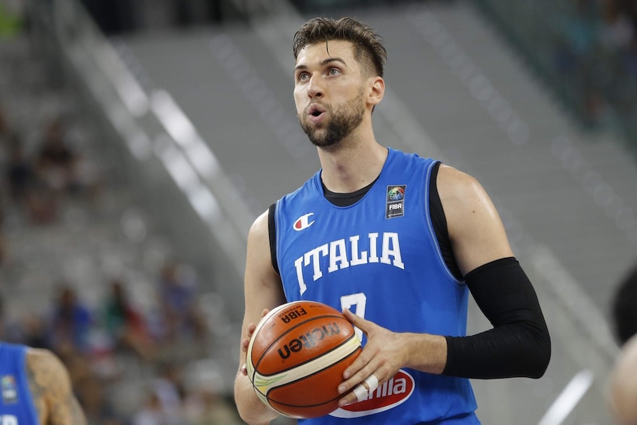 parallelecinico's tweet photo. Melli: "Ma perché non hai mai detto che smettevi di giocare a basket?"

Bargnani: "Non ho mai detto che iniziavo"

Mago, game, set and match. https://t.co/GZyBKOkeMq