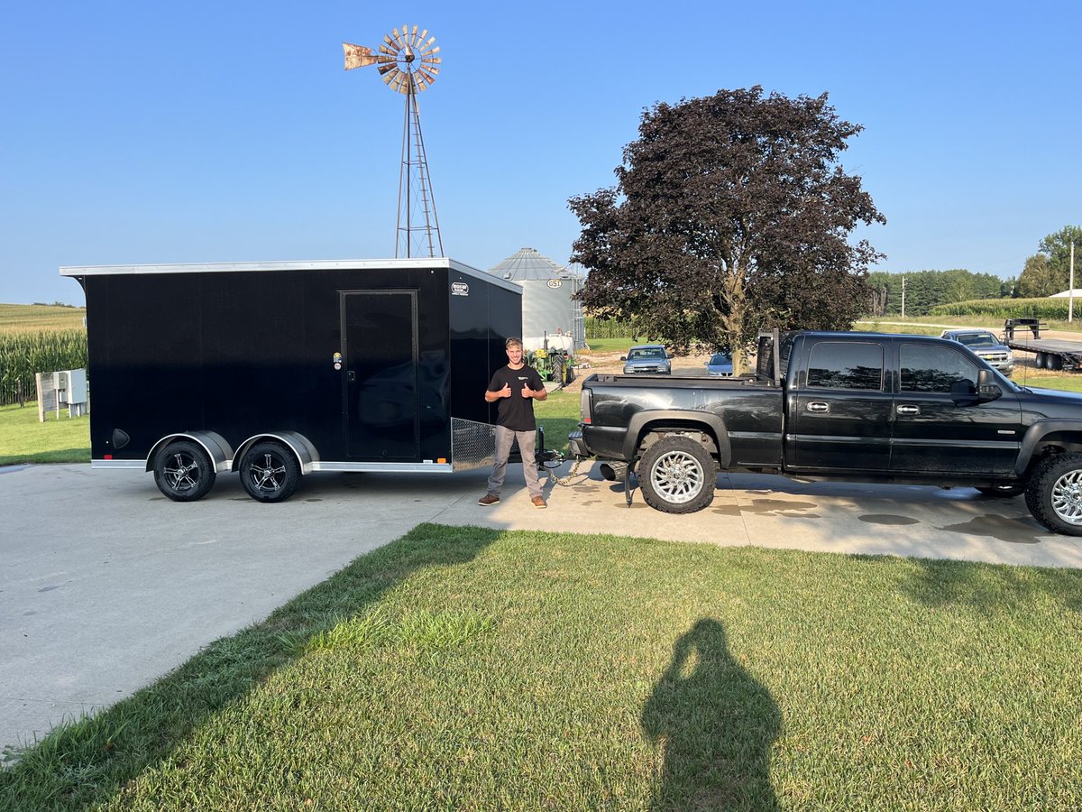 devon_schott's tweet image. And just like that he’s off to college!