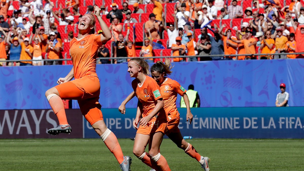 oranjevrouwen's tweet photo. 𝗛𝗮𝗽𝗽𝘆 𝗯𝗶𝗿𝘁𝗵𝗱𝗮𝘆 &amp; 𝗴𝗼𝗼𝗱𝗯𝘆𝗲 to a 𝘁𝗿𝘂𝗲 𝗹𝗲𝗴𝗲𝗻𝗱! 🦁💫

#NothingLikeOranje https://t.co/QoBuAMrCqX