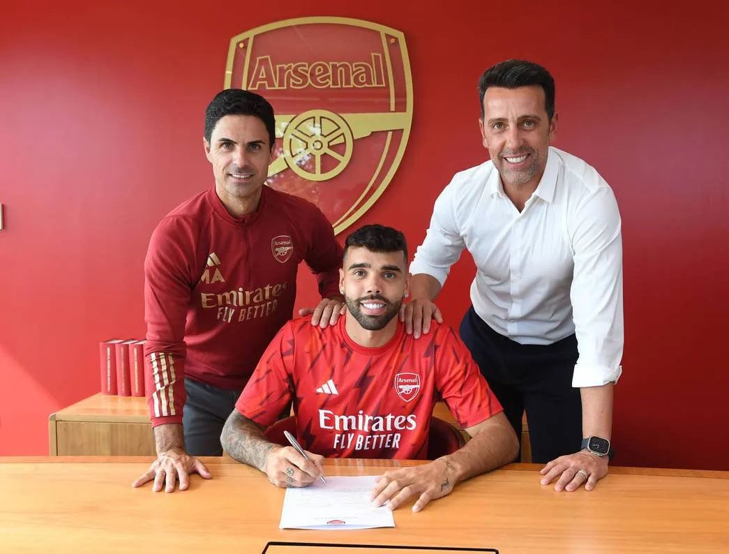 afcstuff's tweet photo. Signed. Sealed. Delivered. 🖊✅ https://t.co/8yzS1bKe2F
