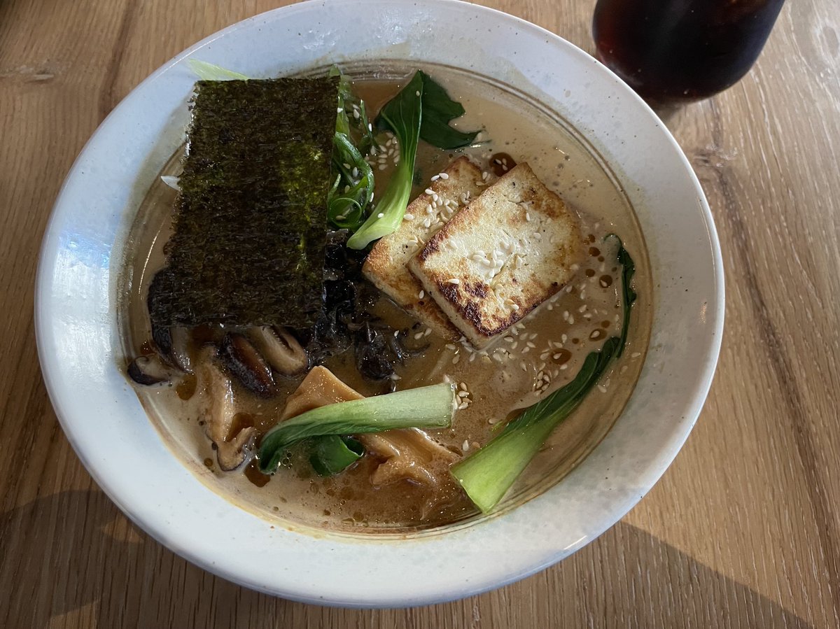santikagi's tweet photo. 今日のランチはアフリカの味噌ラーメン🍜。味と麺は微妙🍜。R170.-
#Ramenhead https://t.co/bSJ3KJzbaK