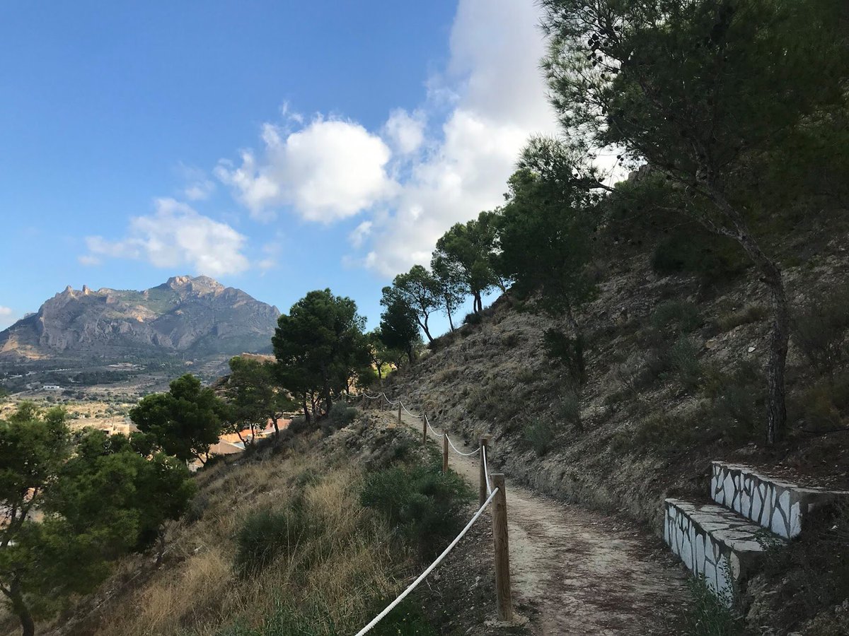 Hui hem fet una nova escapada a <a href="/ElRall/">El Rall</a> d’<a href="/apunt_media/">À Punt</a>. <a href="/TurismoBusot/">Turismo Busot</a> ha sigut el lloc triat per tal de submergir-nos en un dels seus tresors. Però hi ha molt més a fer en aquesta localitat alacantina. <a href="/costablancaorg/">Turismo Costa Blanca</a> <a href="/c_valenciana/">Comunitat Valenciana</a> 
🎙 go.ivoox.com/rf/114226656