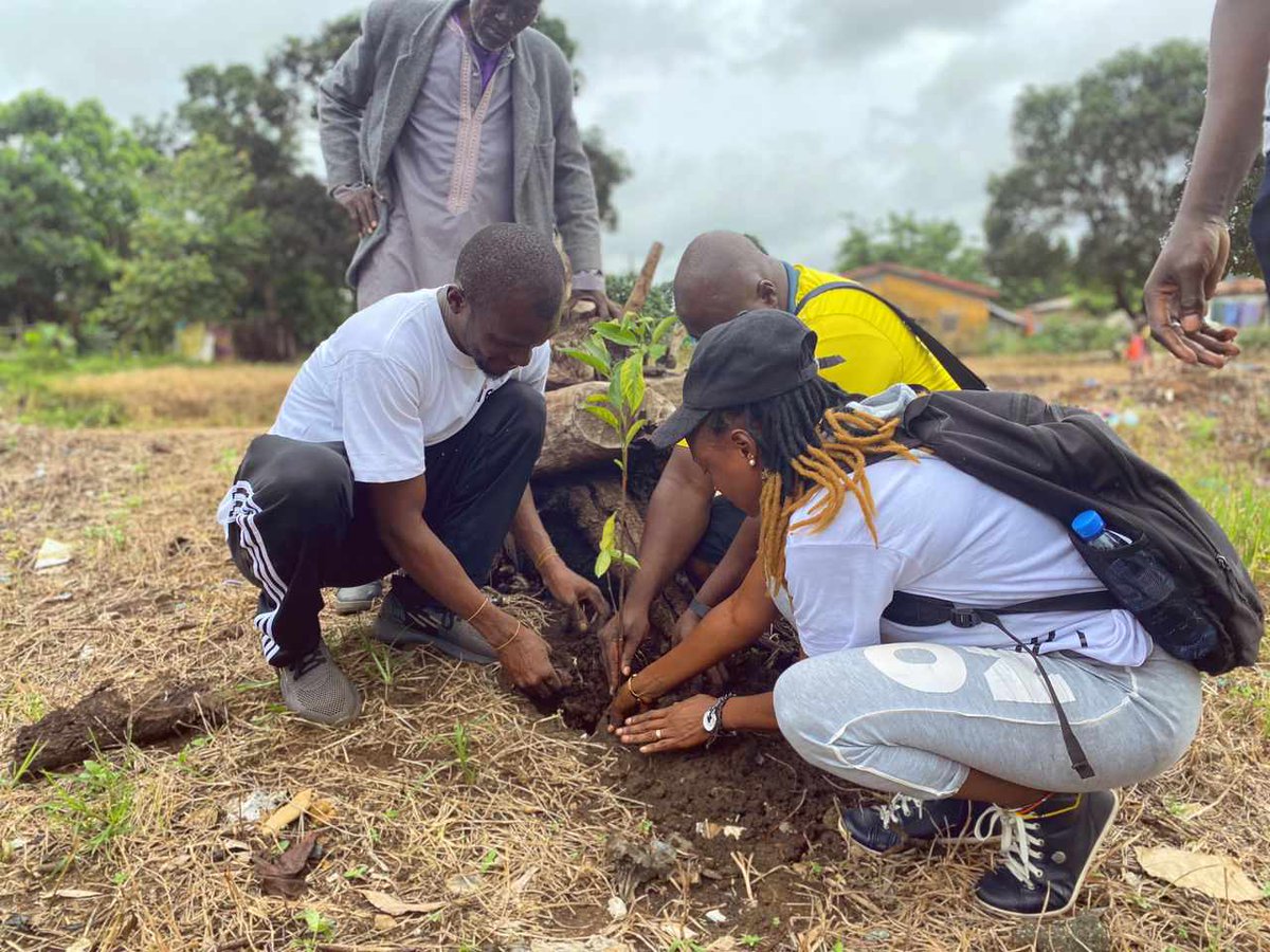 CCitact's tweet photo. Nous avons célébré cette journée internationale de la jeunesse à travers le projet de 𝐑𝐄𝐁𝐎𝐈𝐒𝐄𝐌𝐄𝐍𝐓 𝐂𝐈𝐓𝐎𝐘𝐄𝐍 de 𝐋'𝐎𝐍𝐆 𝐂𝐈𝐓𝐎𝐘𝐄𝐍𝐒 𝐀𝐂𝐓𝐈𝐅𝐒 à Maferinyah dans la préfecture de Forécariah. https://t.co/o5F8hEZBh2