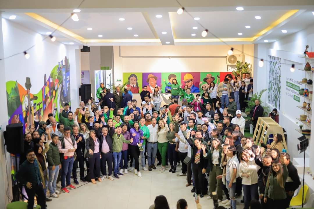 John_Carrero's tweet photo. ¡Las puertas de Casa Grande de Boyacá ya están abiertas! 🤩

Al lado de mi hermano @CarlosAmayaR inauguramos nuestra sede, un lugar donde caben todas y todos los Boyacenses y tunjanos ✊🏼🇳🇬🌻

¡Siempre Bienvenidos! 🌻🤝🏼💚 
Carrera 11 No. 20 - 35 / Tunja!

#ConstruyamosElCamino https://t.co/MbGHUHTdPp