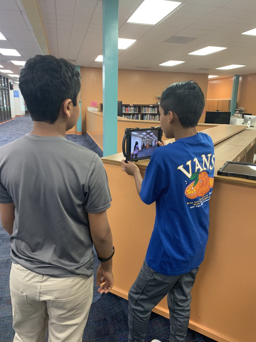 ParksJHS's tweet photo. Parks Students working in Advisory to create videos that demonstrate #TheParksWAY as part of our PBIS rotations. @FullertonSD #fsdlearns #Connections #PBIS https://t.co/BqiUCm9uKu