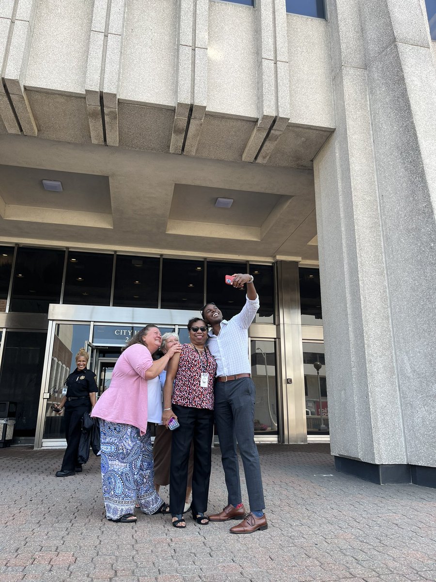 MayorPhilJones's tweet photo. #CityHallSelfie day in @CityofNN! 
@CityHallSelfie @ELGL50 https://t.co/eDR6oOX6ft