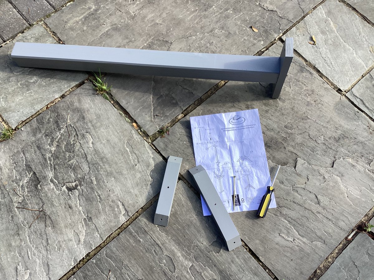 skylark22BHC1's tweet photo. Pic1: Ta-dah!  My lovely “Flütterhaus” is finished (apart from a faulty wing nut) and still perpendicular. 📐
Pics 2&amp;3 are from a week ago. #trytryagain #birdtable #tuesday https://t.co/ubeXtHmVRx