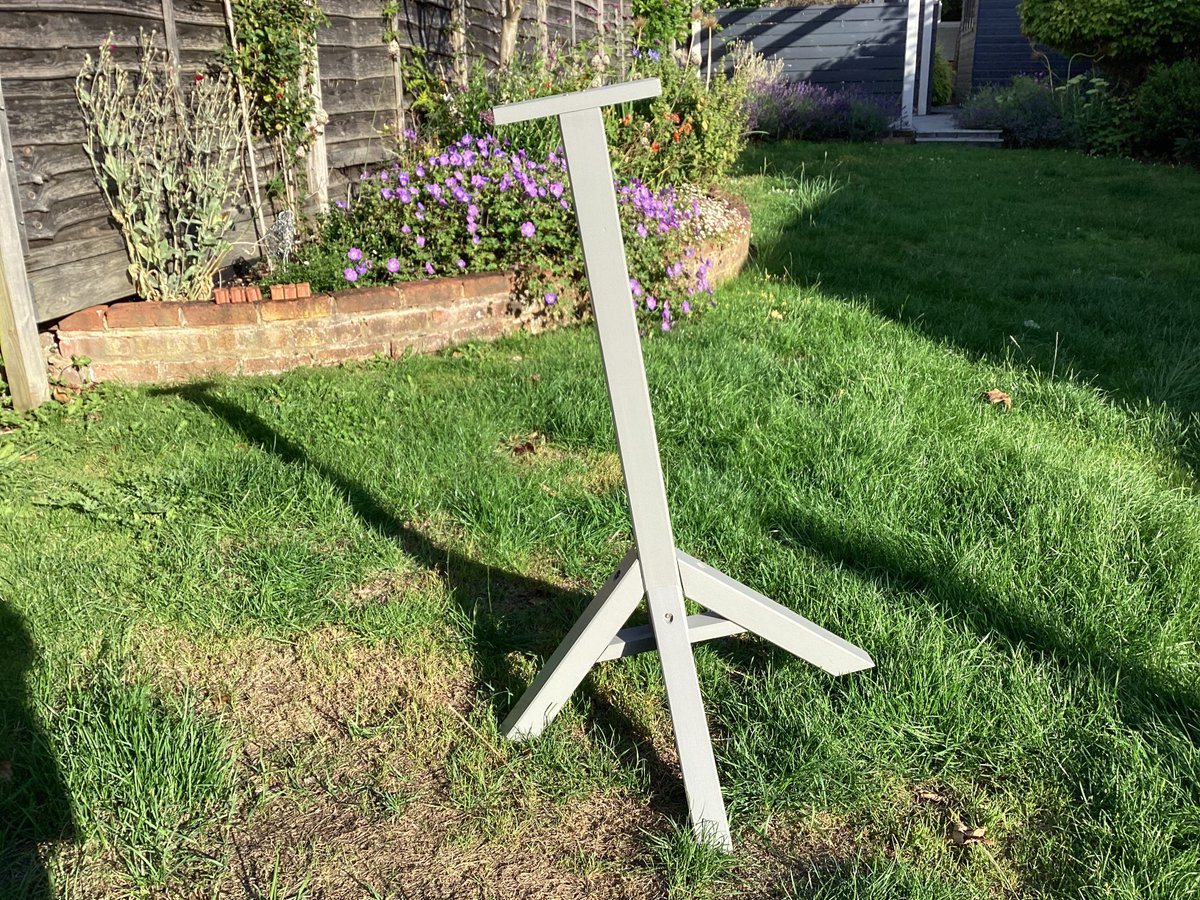 skylark22BHC1's tweet photo. Pic1: Ta-dah!  My lovely “Flütterhaus” is finished (apart from a faulty wing nut) and still perpendicular. 📐
Pics 2&amp;3 are from a week ago. #trytryagain #birdtable #tuesday https://t.co/ubeXtHmVRx