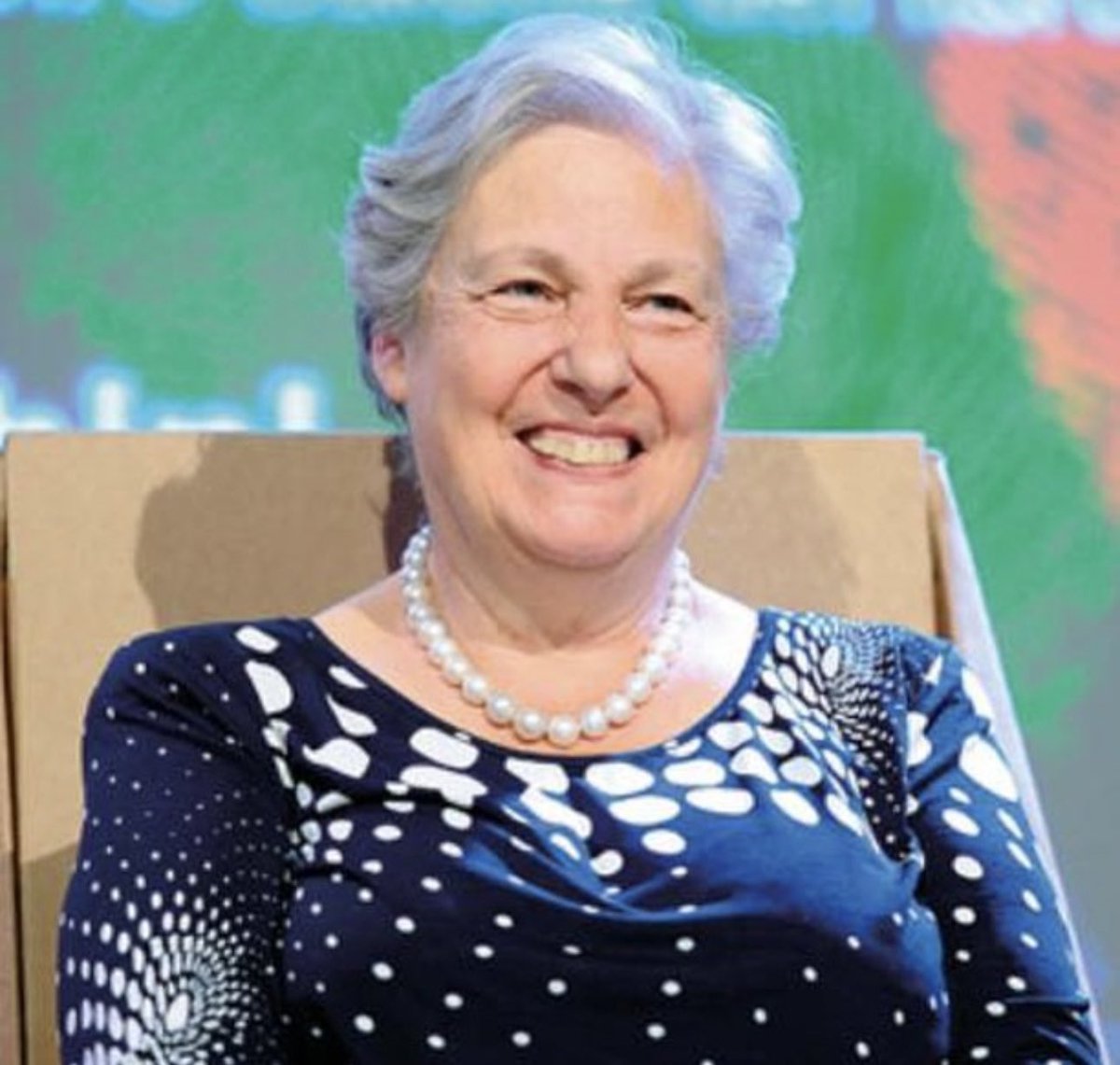 Uno dei sorrisi più dolci ed energici che abbia conosciuto. Ferragosto è anche il ricordo del sorriso di Rita Borsellino, che ci lasciava cinque anni fa. 

Rita ci ha insegnato tante cose, e non è stata - come dice qualcuno - “solo la sorella di Paolo”. 

"La memoria è vita che