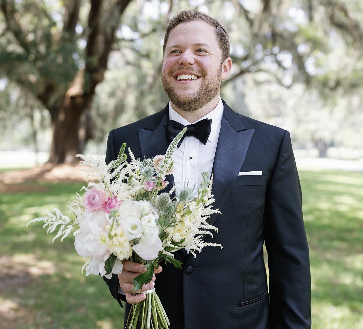 Elevate your wedding day style with a bespoke custom suit, because just like the bride, you deserve to feel absolutely extraordinary!🤍

#customsuit #groom #wedding #menssuit #bespokesuits #custommadesuits #mensstyle