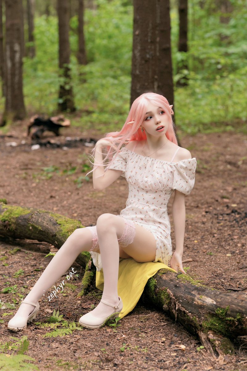 ZephyrCatttt's tweet photo. Wanna fck this elf girl in the forest?
Rt to open my anime dream legs ♡ https://t.co/8uBnujWzQL