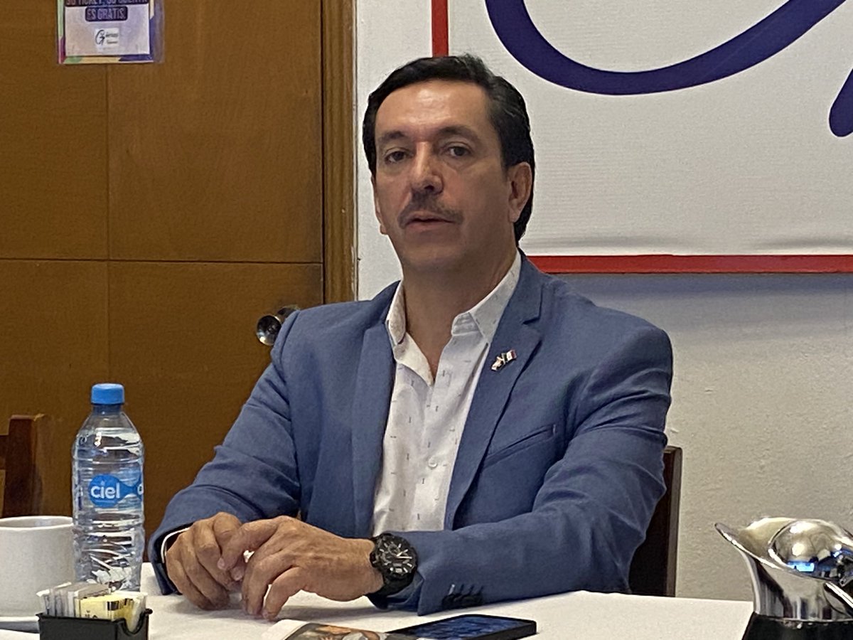 octavianorojas's tweet photo. Excelente e ilustrativa plática con @DavidFigueroaO representante del Gob de Son en Arizona. Sin duda de los políticos que siempre ha actuado con honestidad y prudencia, pero sobre todo con humildad y sencillez. Un gran activo político electoral. Estuvo en @Corsas2 @elchiltepin https://t.co/iUD7ST1JAH