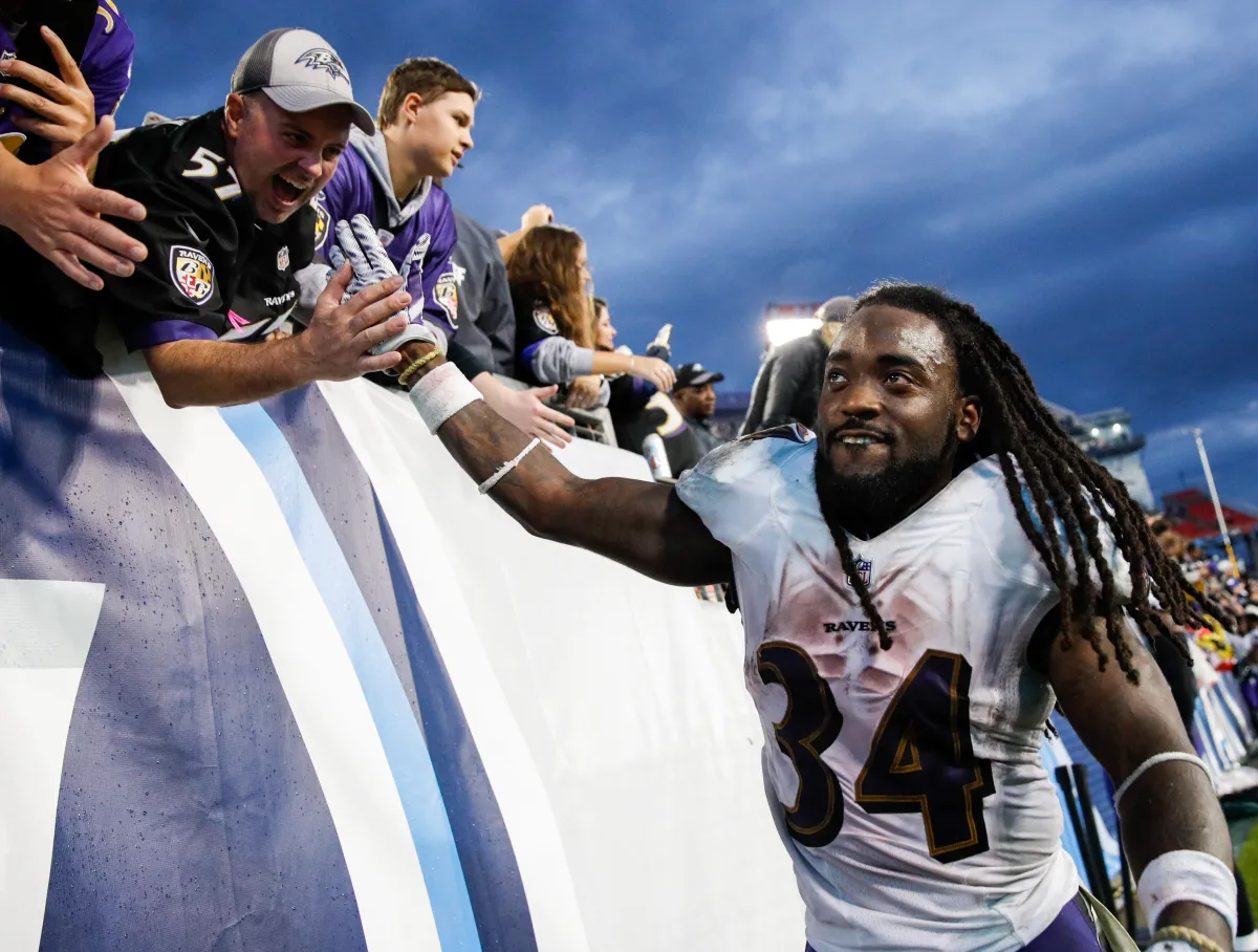 info7mty's tweet photo. El excorredor, quien participó cinco temporadas para los Seattle Seahawks y los Baltimore Ravens contaba con 28 años de edad y actualmente pertenecía a los Memphis Showboats de la USFL.➡️https://t.co/CyhrdkaFF2
#INFO7 #Florida #AlexCollins #NFL #Moto https://t.co/6G7z3tUud5