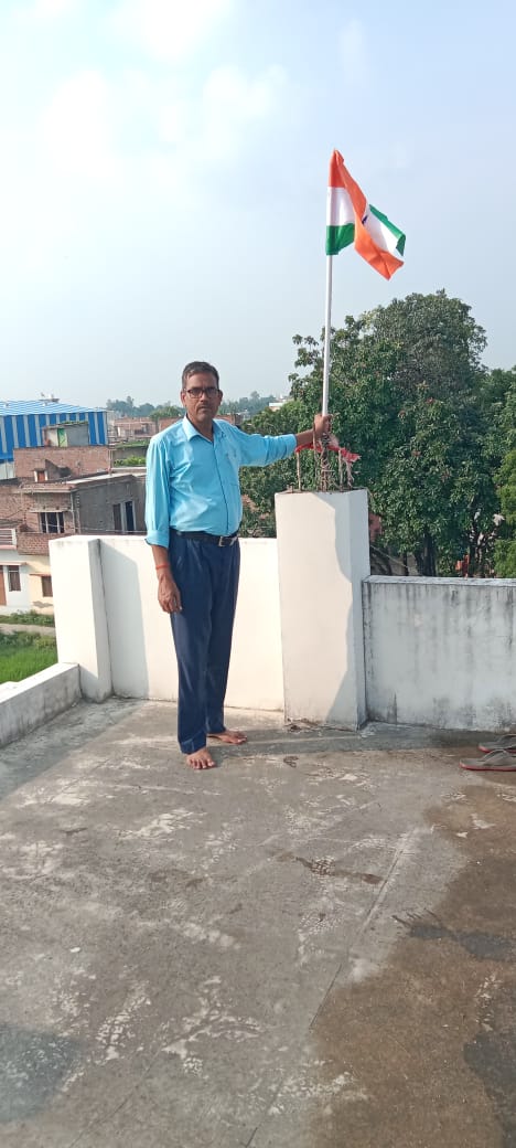 Devprak35845985's tweet photo. अपने ग्राम पंचायत कार्यालय व अमृत सरोवर डेढ़ पसार अमेठी पर प्रधान प्रतिनिधि सुभाष गुप्ता के साथ झंडारोहण किया।#उत्थान @smritiirani @BJP4Amethi @gnshuklabjp @dtripathi264 @SureshPasiBJP https://t.co/fV04EDuiAR