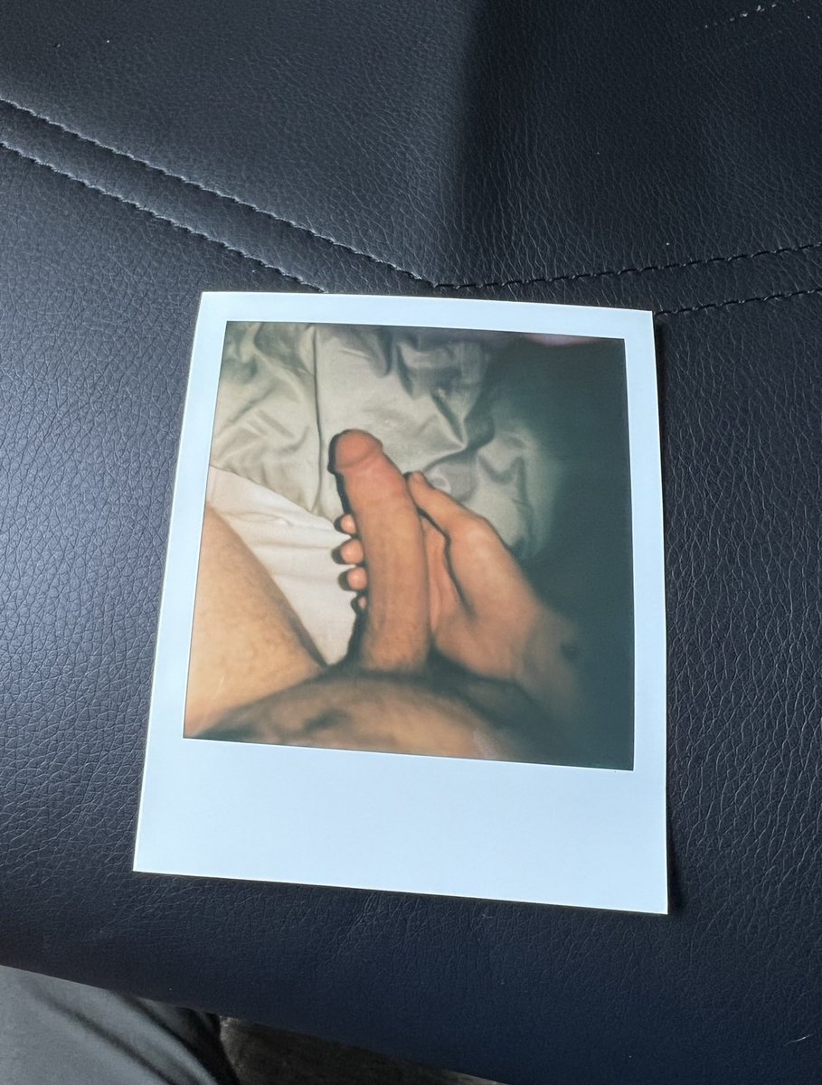 Bluekoi999's tweet photo. Do you like polaroids? https://t.co/Yk9lQG5oQG