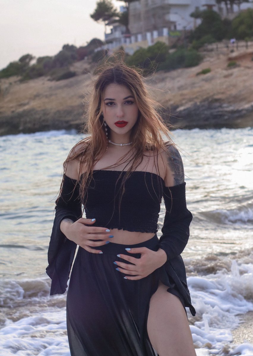 Ksenia_Noche's tweet photo. Una brujita rusa🔮🪆 https://t.co/ZKy5SBiMVW