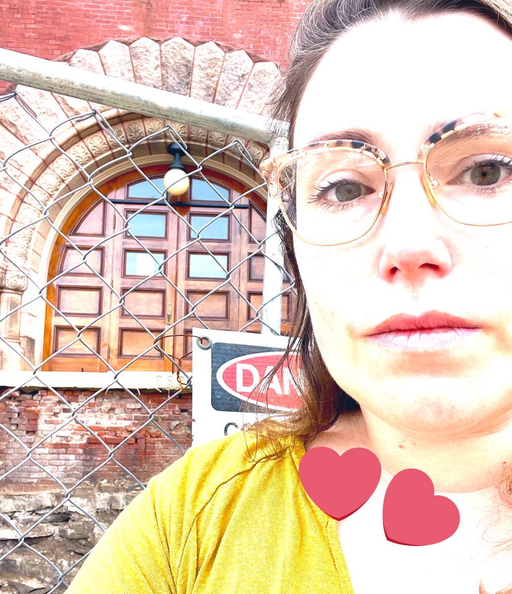Back on US soil just in time for #CityHallSelfie Day! Please forgive this brick beauty from 1889’s appearance — she is just having a little work done to her facade at the moment #AmherstMA #localgov