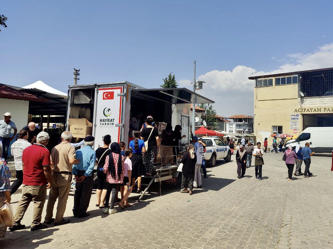 hayratyardim's tweet photo. 📍Denizli
  
Acıpayam’da Muharrem ayı münasebetiyle esnaf ve vatandaşlarımıza aşure ikramlarında bulunduk. https://t.co/0zfj254hhm