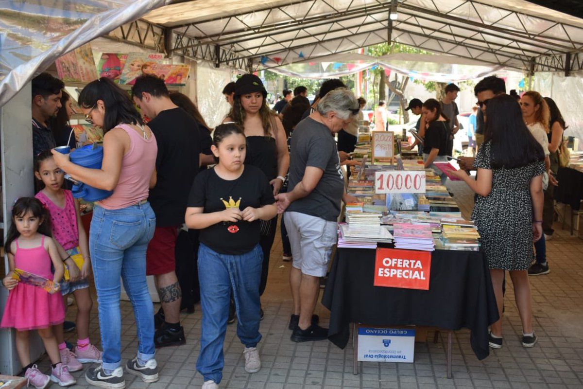 AsuncionMuni's tweet photo. #Asu486
Continuamos con los festejos en el espacio que hace honor al gran ilustre paraguayo 🇵🇾
Con libros, artesanías y otros artículos que pueden interesarte, ¡te esperamos en la Plaza Juan E. O'Leary! https://t.co/m9Rrqj7y8h