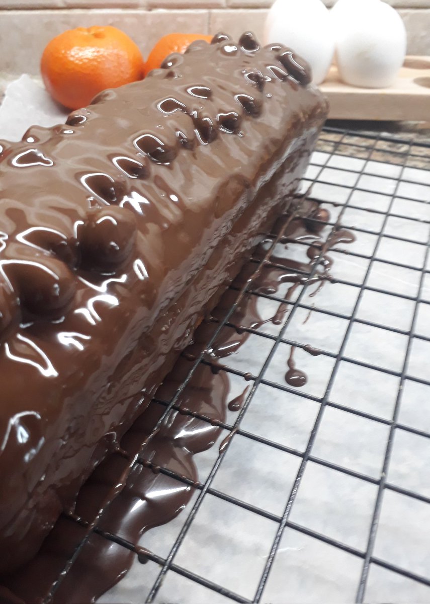 Lingote de Naranja y Yogurt Natural <a href="/TregarOk/">Tregar</a> con Avellanas y bañado en Chocolate. 

A esta receta no le falta nada para explotar de sabor, te dejo la receta y si te gusta un RT hace que llegue a más golosos.